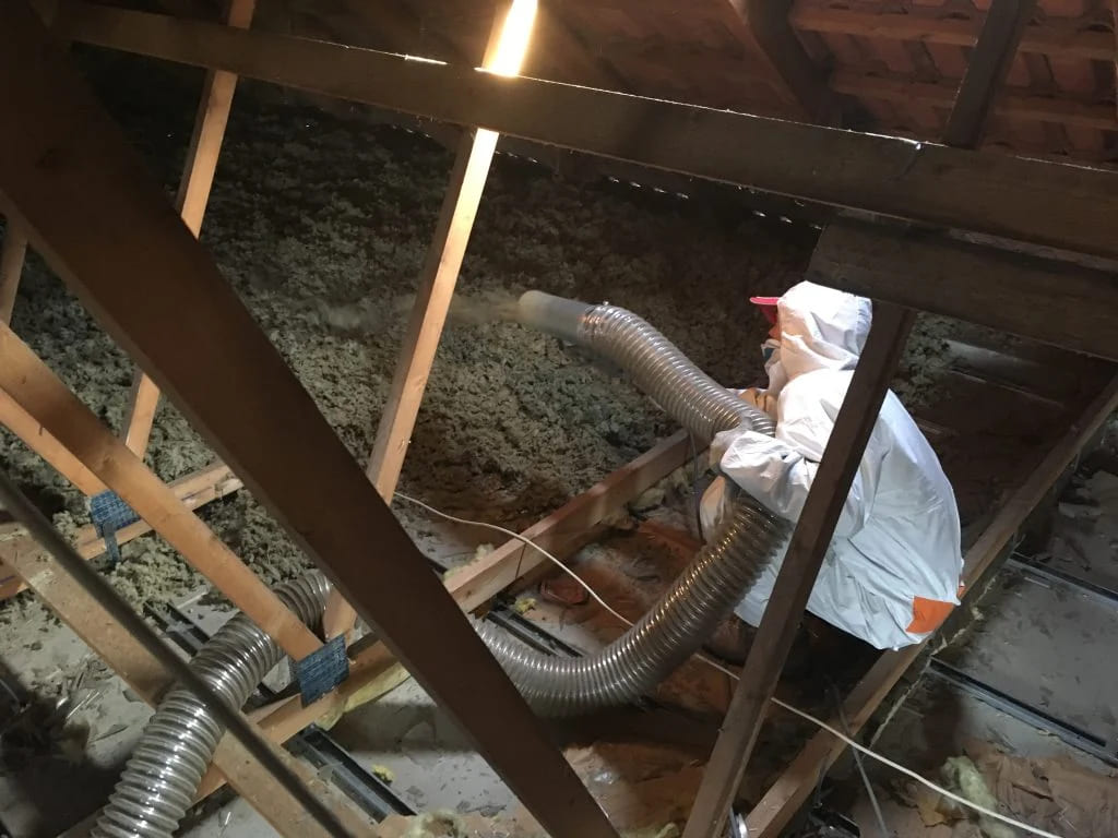 Isolation de combles avec un souffleur